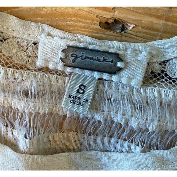 Gimmicks Flower Lace Detail Top Size Small Women’s Cream - Picture 3 of 8